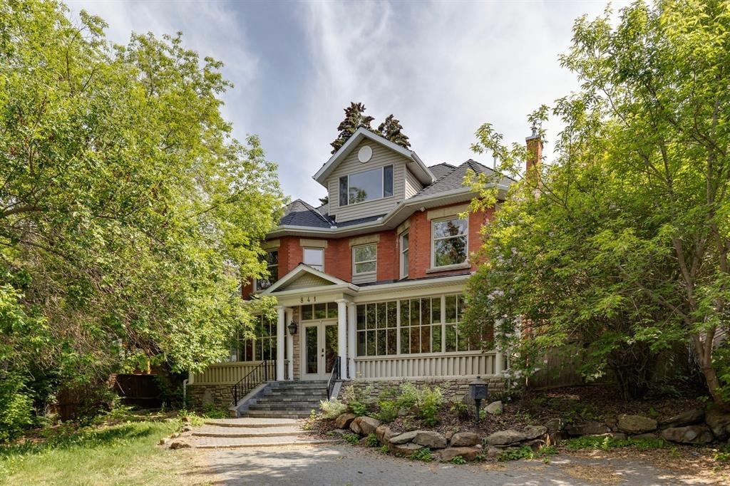 841 Royal Avenue SW